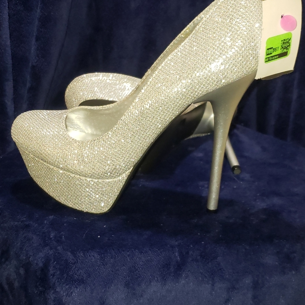 Silver Pumps - Picture 2 of 3